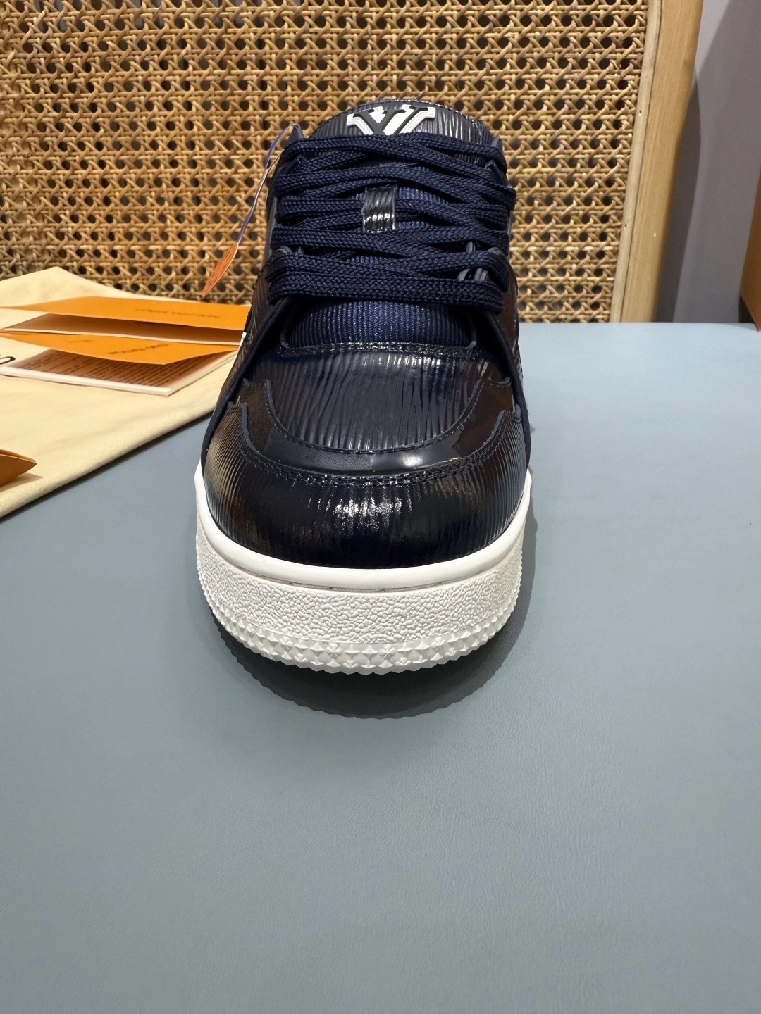 OOBB- 8V 1AJ070 Trainer cowhide item:F-X430A1626