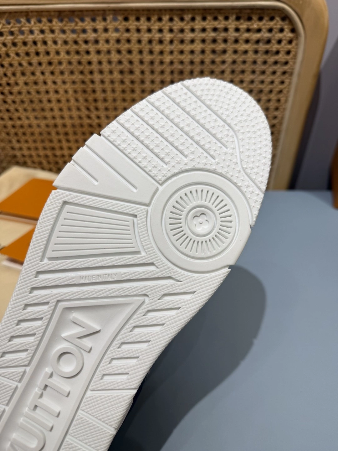 OOBB- 8V 1AJ070 Trainer cowhide item:F-X430A1626