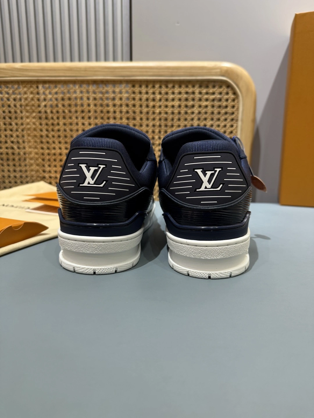 OOBB- 8V 1AJ070 Trainer cowhide item:F-X430A1626