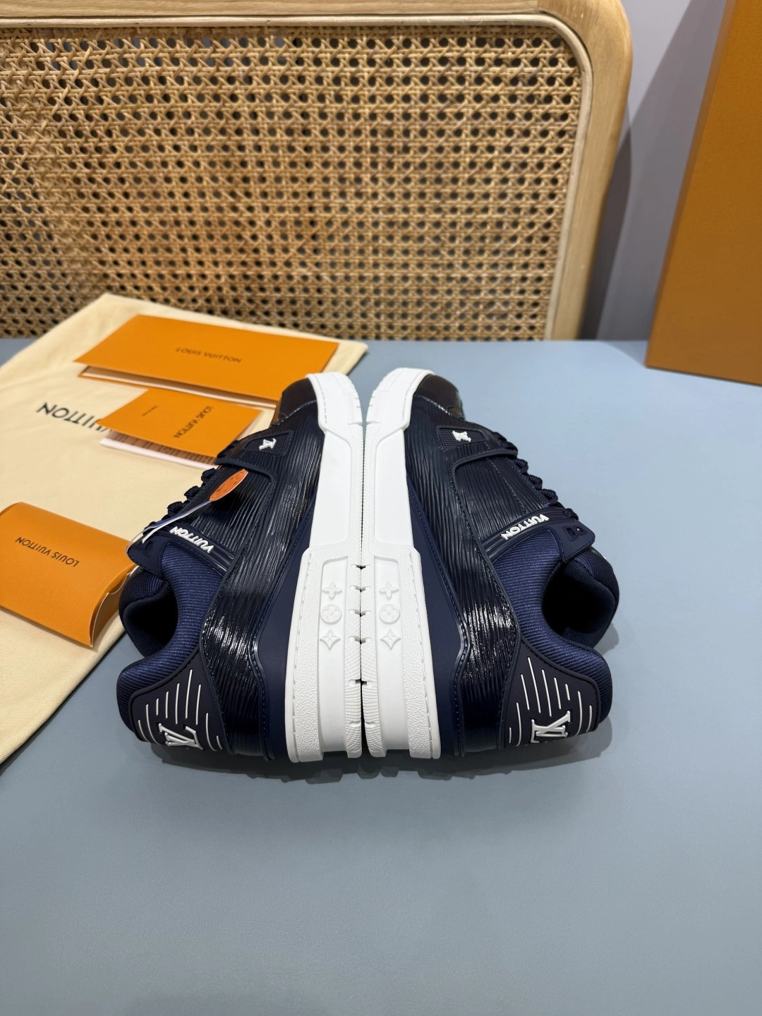 OOBB- 8V 1AJ070 Trainer cowhide item:F-X430A1626