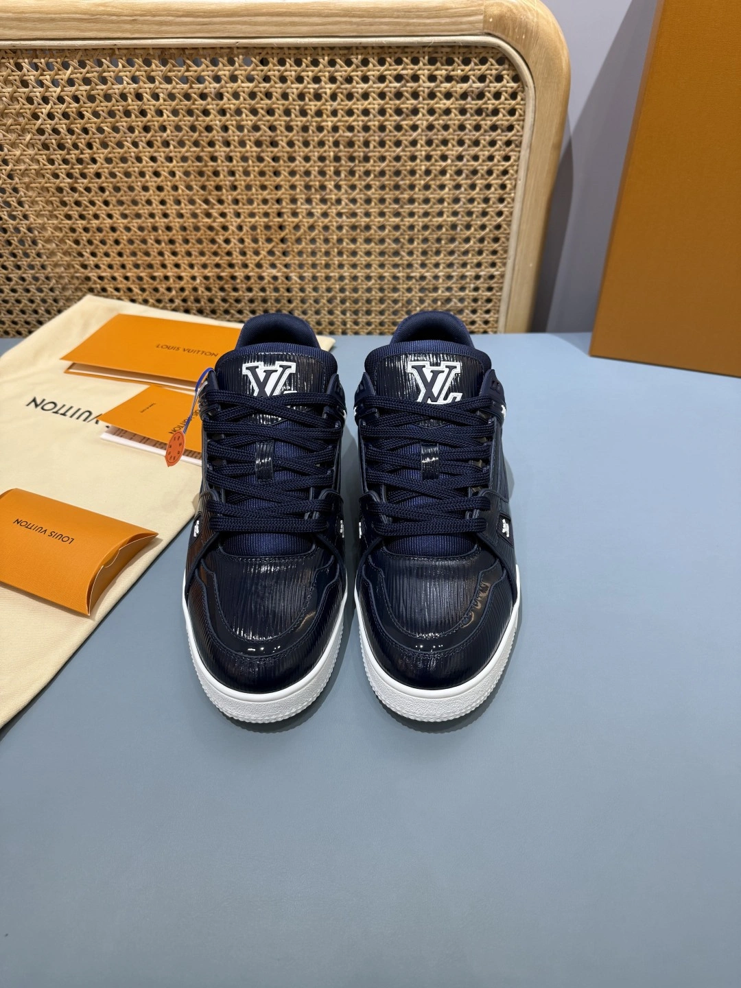 OOBB- 8V 1AJ070 Trainer cowhide item:F-X430A1626