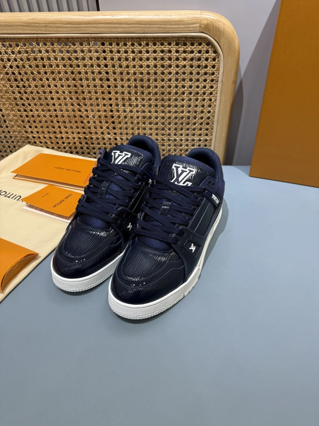 OOBB- 8V 1AJ070 Trainer cowhide item:F-X430A1626