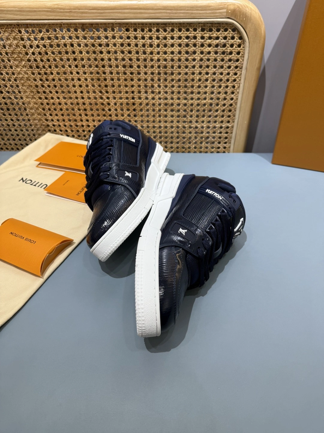 OOBB- 8V 1AJ070 Trainer cowhide item:F-X430A1626