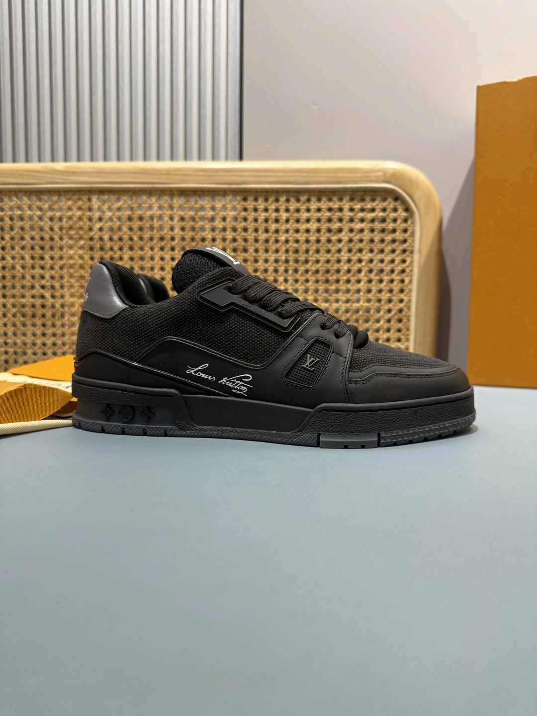 OOBB- 8V 1AJ440 Trainer cowhide item:F-X430A1623
