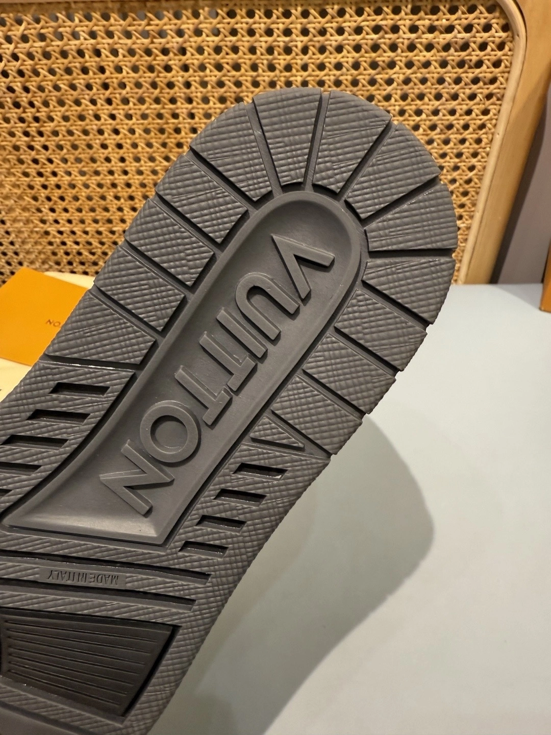 OOBB- 8V 1AJ440 Trainer cowhide item:F-X430A1623