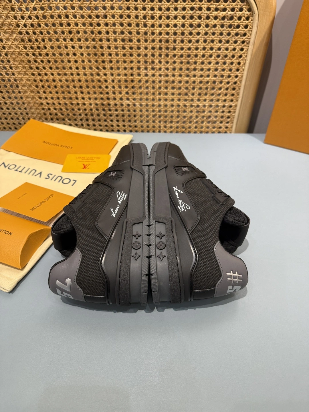 OOBB- 8V 1AJ440 Trainer cowhide item:F-X430A1623