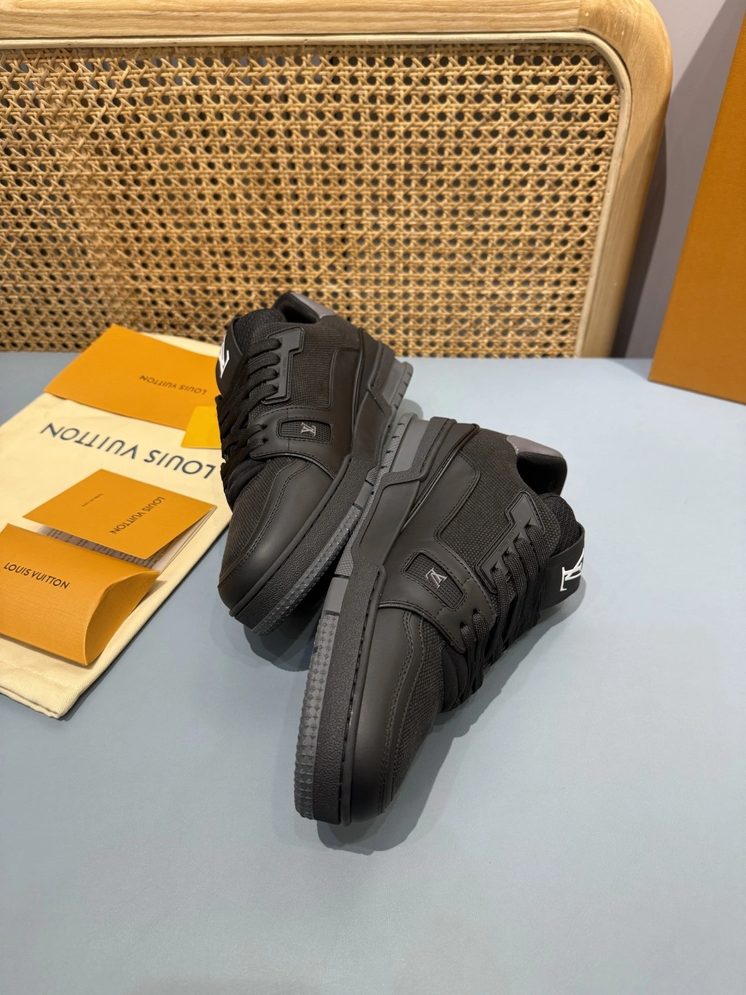 OOBB- 8V 1AJ440 Trainer cowhide item:F-X430A1623