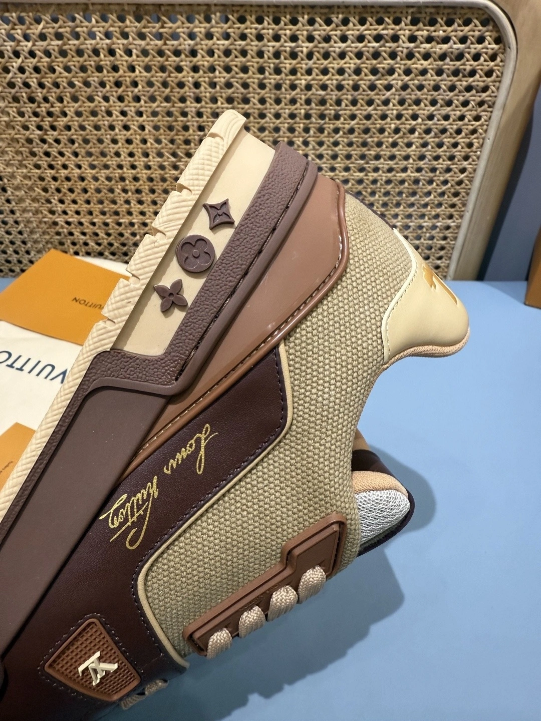 OOBB- 8V 1AJ480 Trainer cowhide item:F-X430A1624