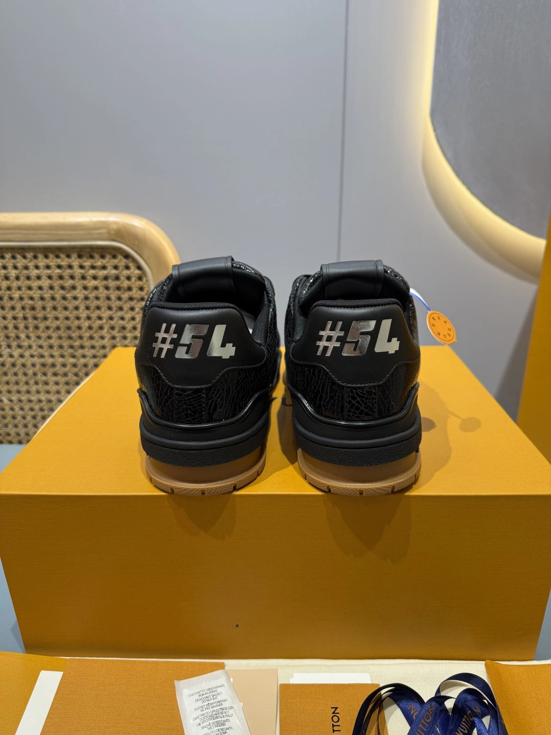 OOBB- 8V 1AJAHK cowhide Trainer item:F-X430A2220B