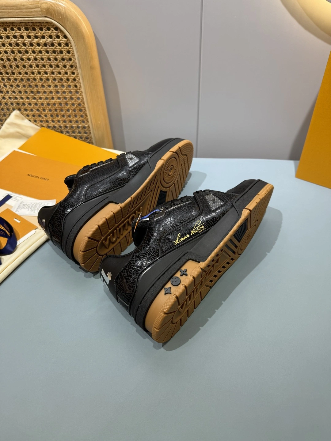 OOBB- 8V 1AJAHK cowhide Trainer item:F-X430A2220B