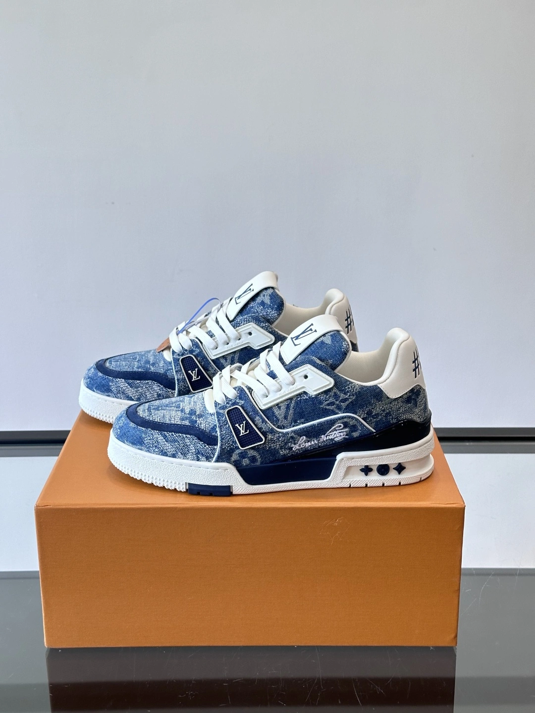 OOBB- 8V 1AJAQV Calfskin Trainer item:F-X230A2223B