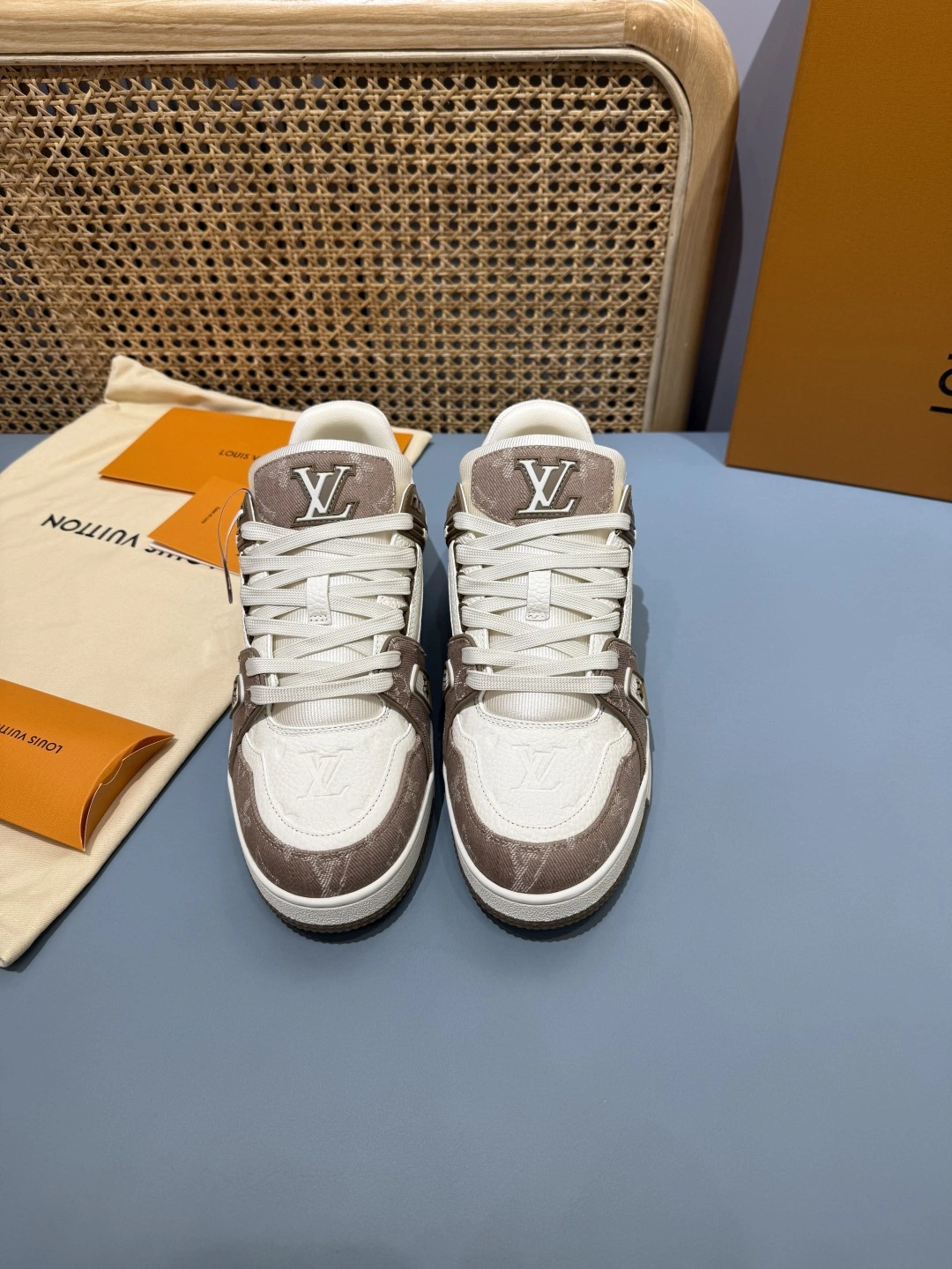 OOBB- 8V 1AJCKN 1AJAGZ Trainer cowhide item:F-X430A1625