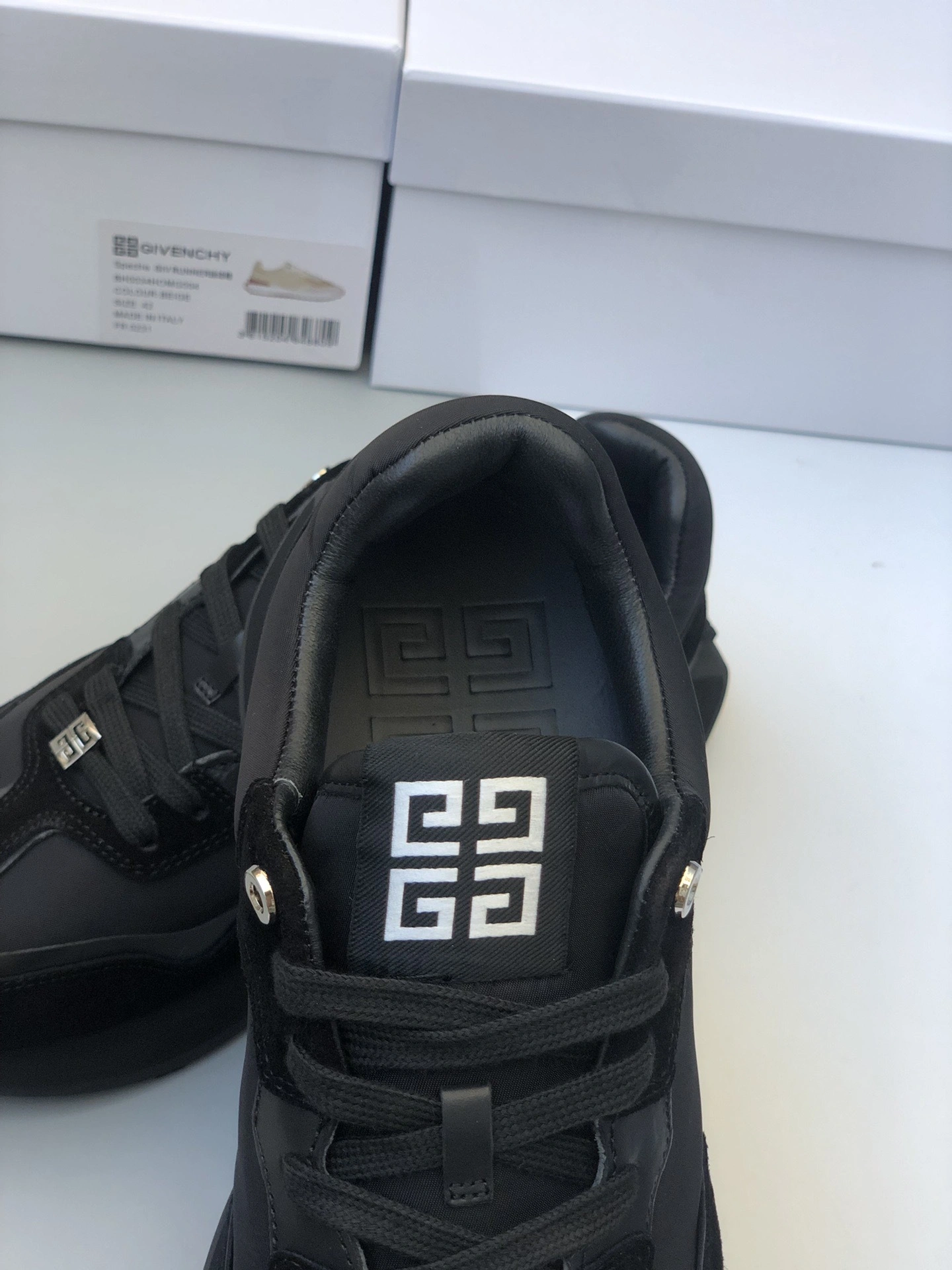 OOBB- BH005CH0VU-001 Runner item:B-X185E2621