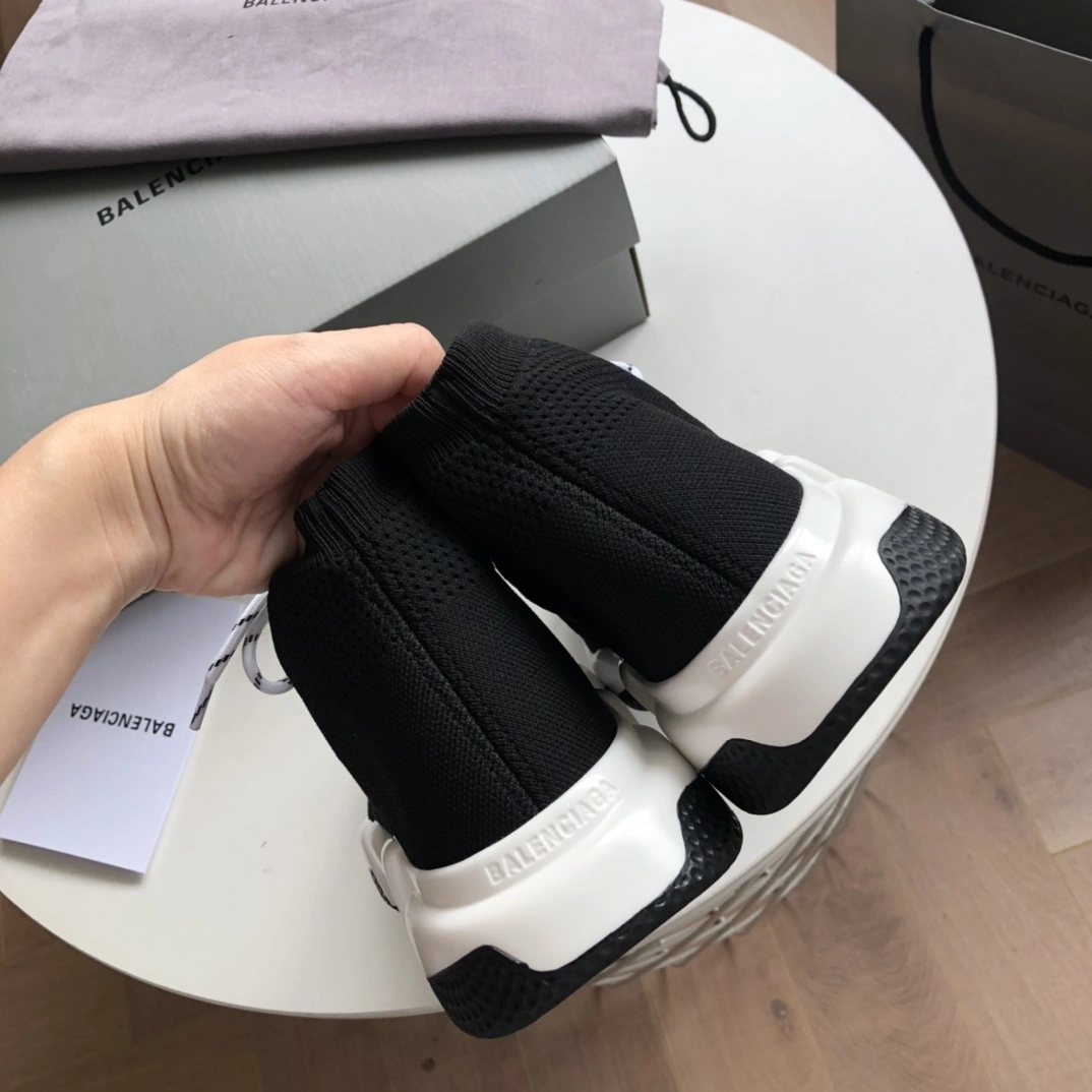 &OOBB- Balenciaga 562159W1HP01000 item : A-X230J1030L
