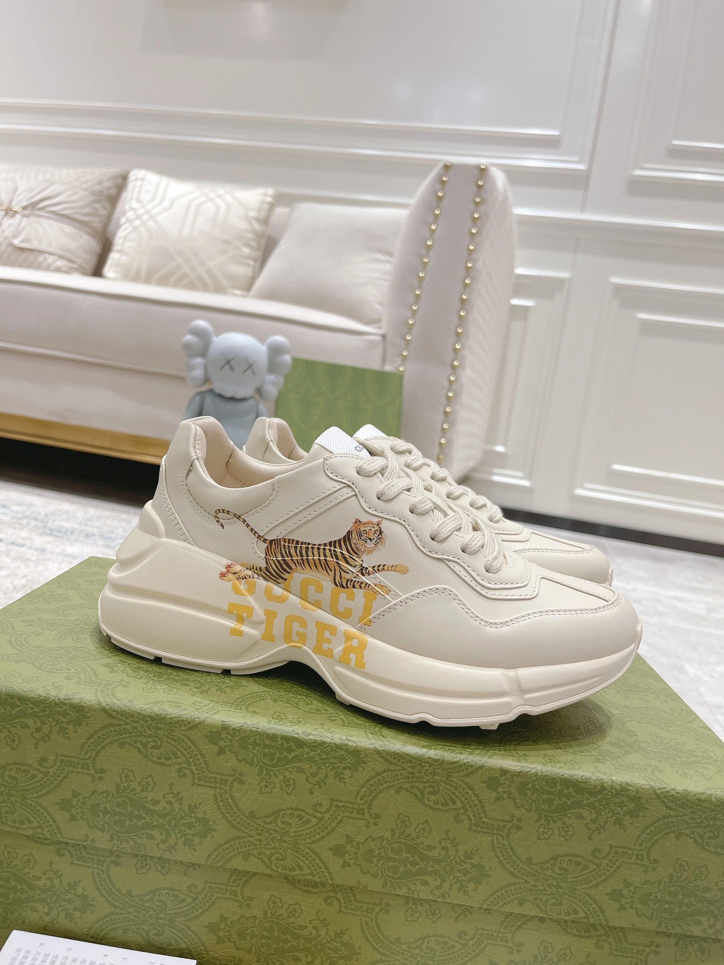 OOBB--Calfskin Rhyton item : B-X048B2592