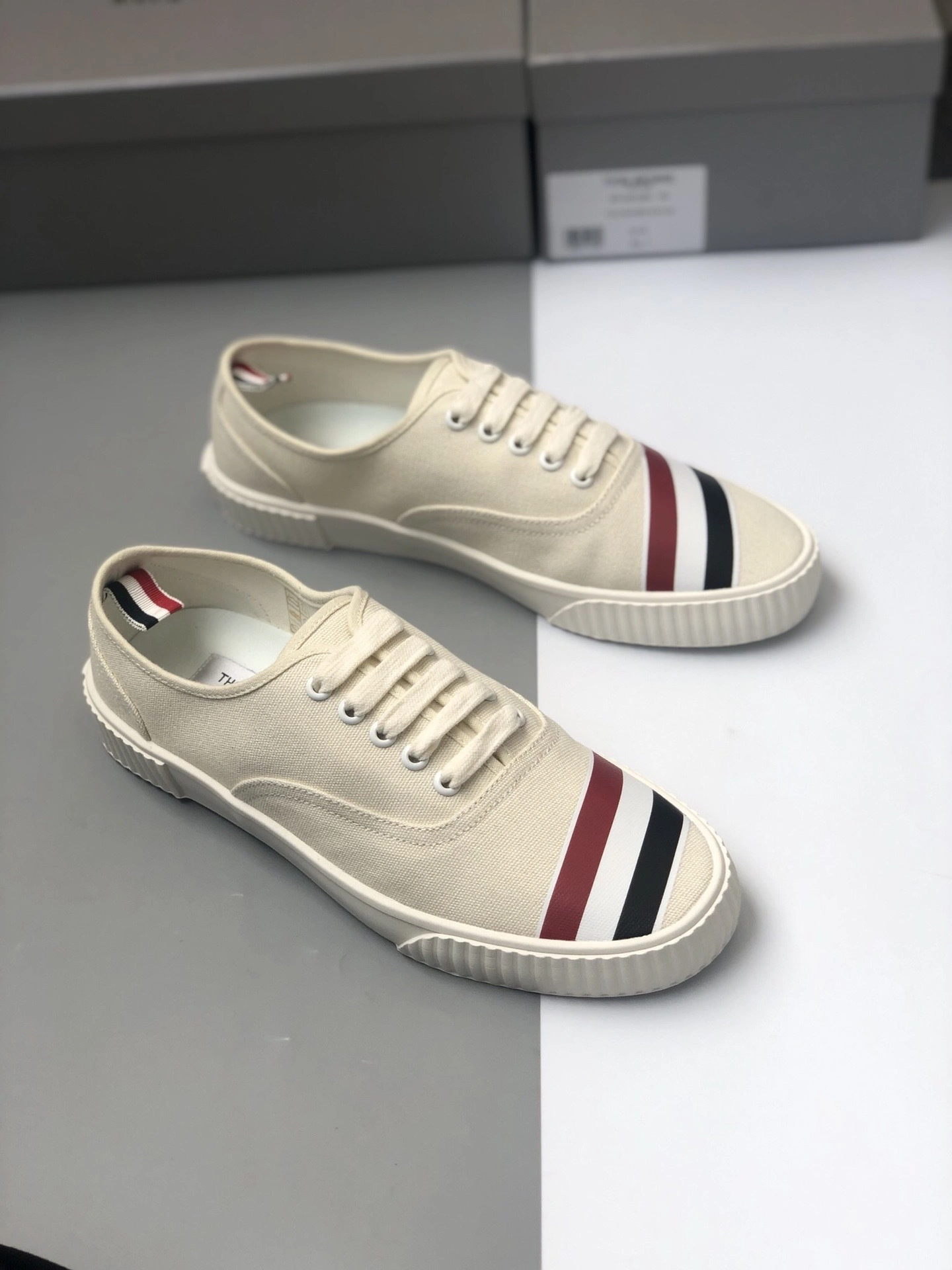 OOBB- MFD201A06555114 THOM BROWNE TB RWB item:B-X185E2627