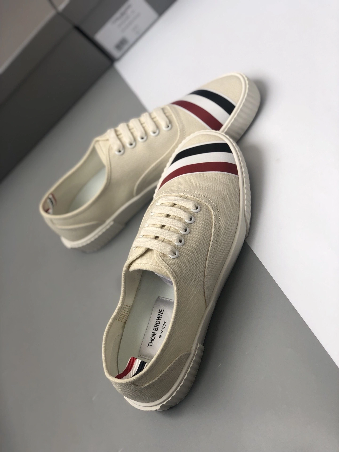 OOBB- MFD201A06555114 THOM BROWNE TB RWB item:B-X185E2627