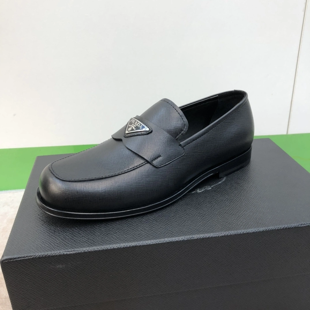 OOBB- Pr141 2DB180_3E0N_F0002 Calfskin item:F-X230A2227B