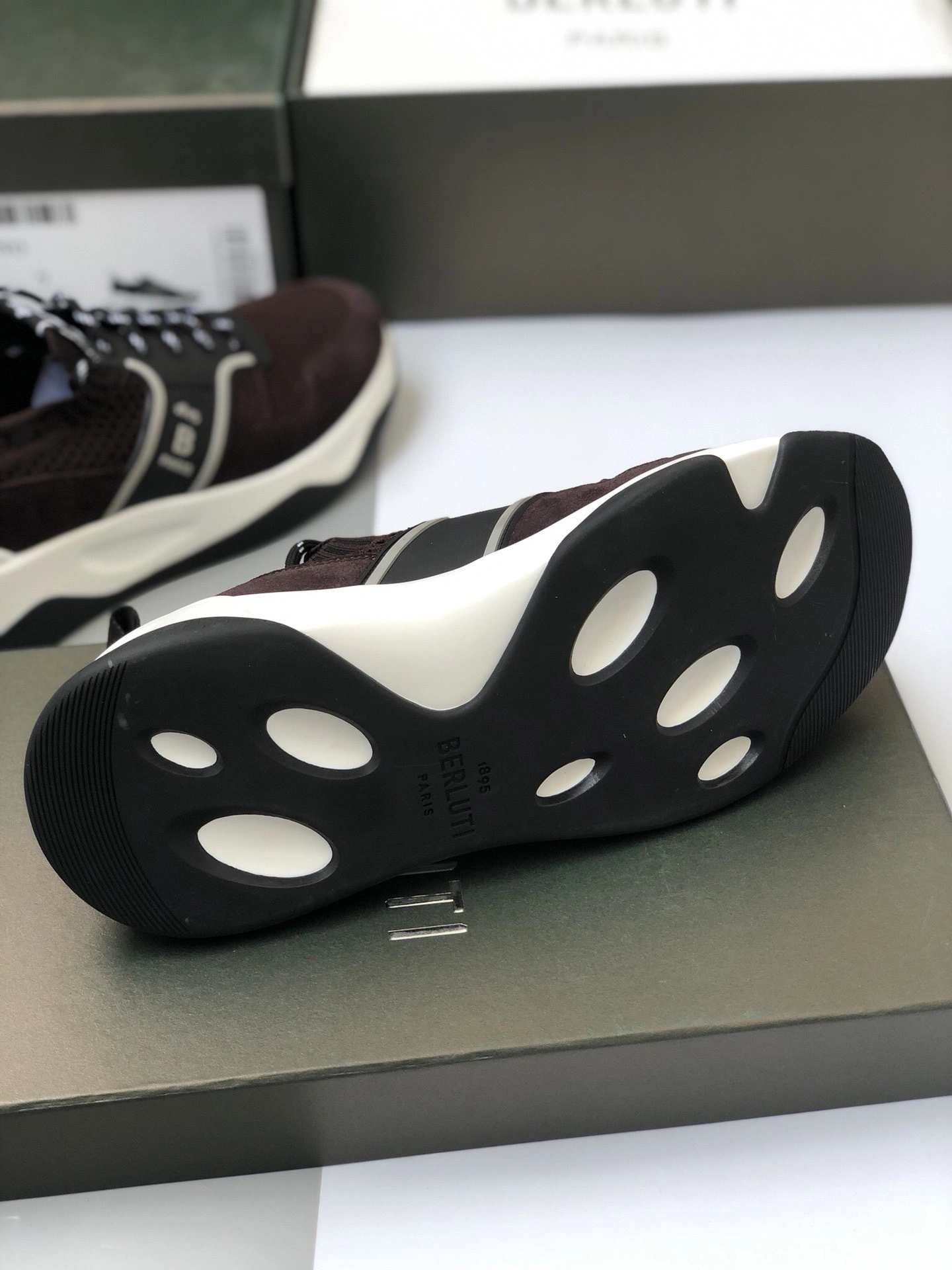 OOBB- S5543-Z5MJ1 Berluti Shadow item:B-X185E2616