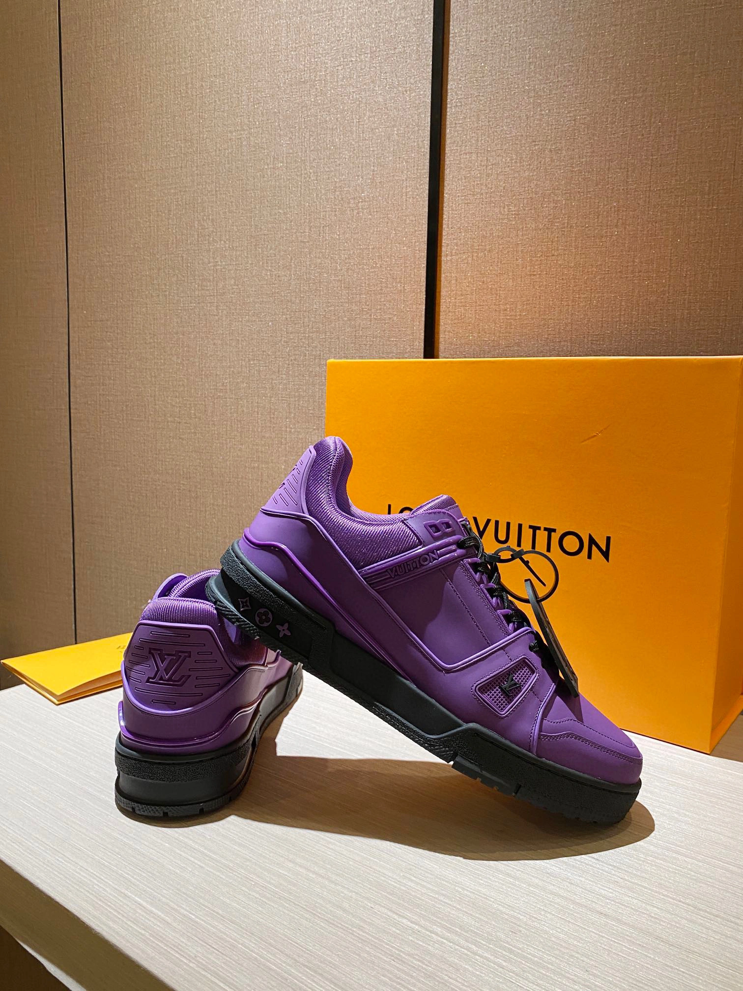 OOBB- Trainer 1A9FJM item:B-X430L2004