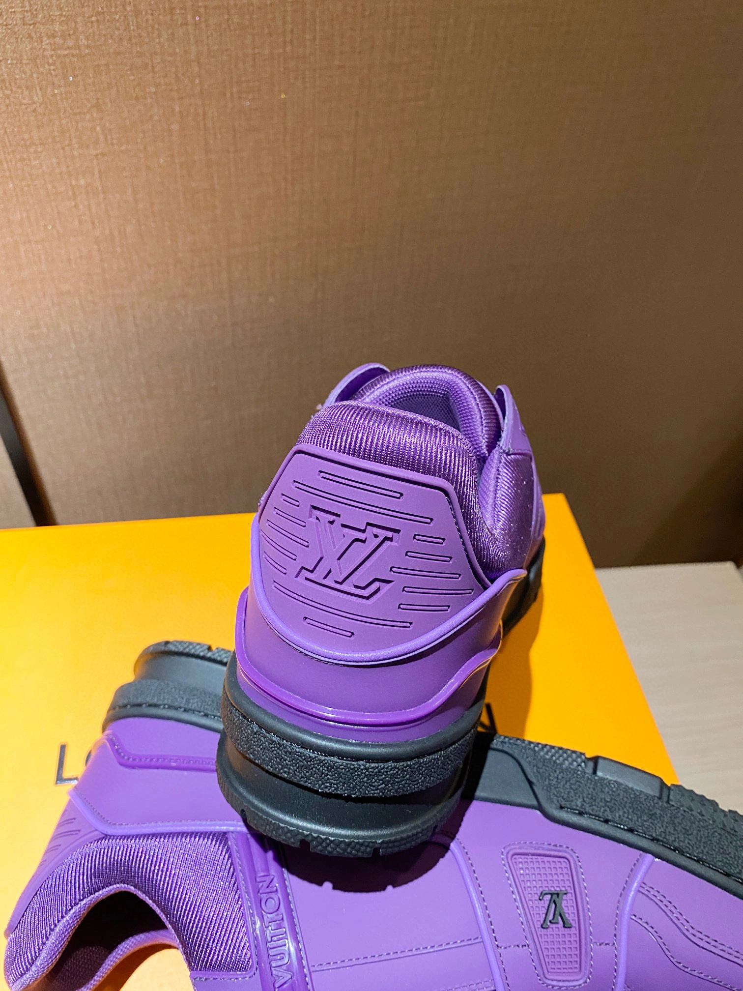 OOBB- Trainer 1A9FJM item:B-X430L2004