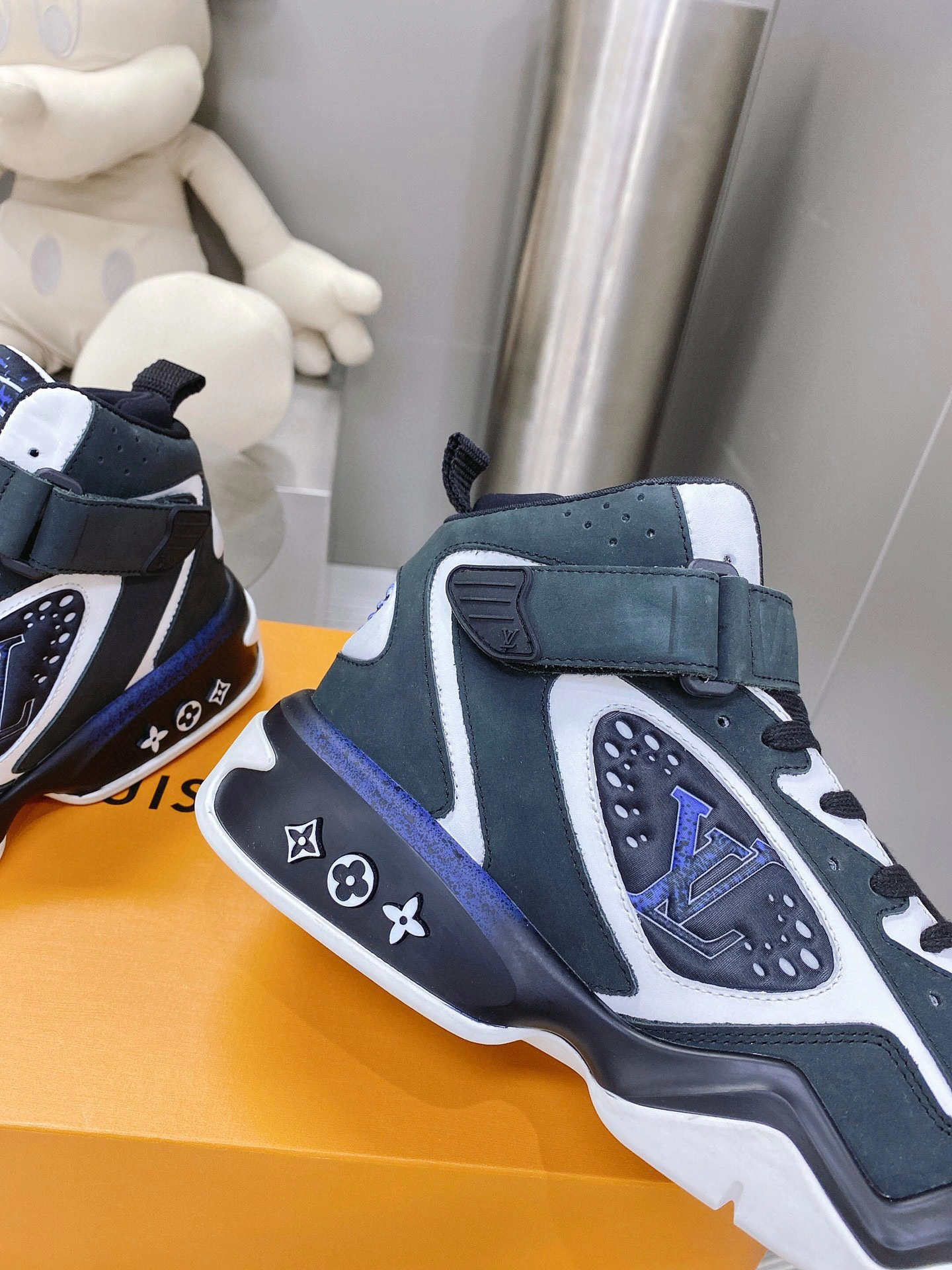 OOBB- Trainer 2 item:B-X198J2126