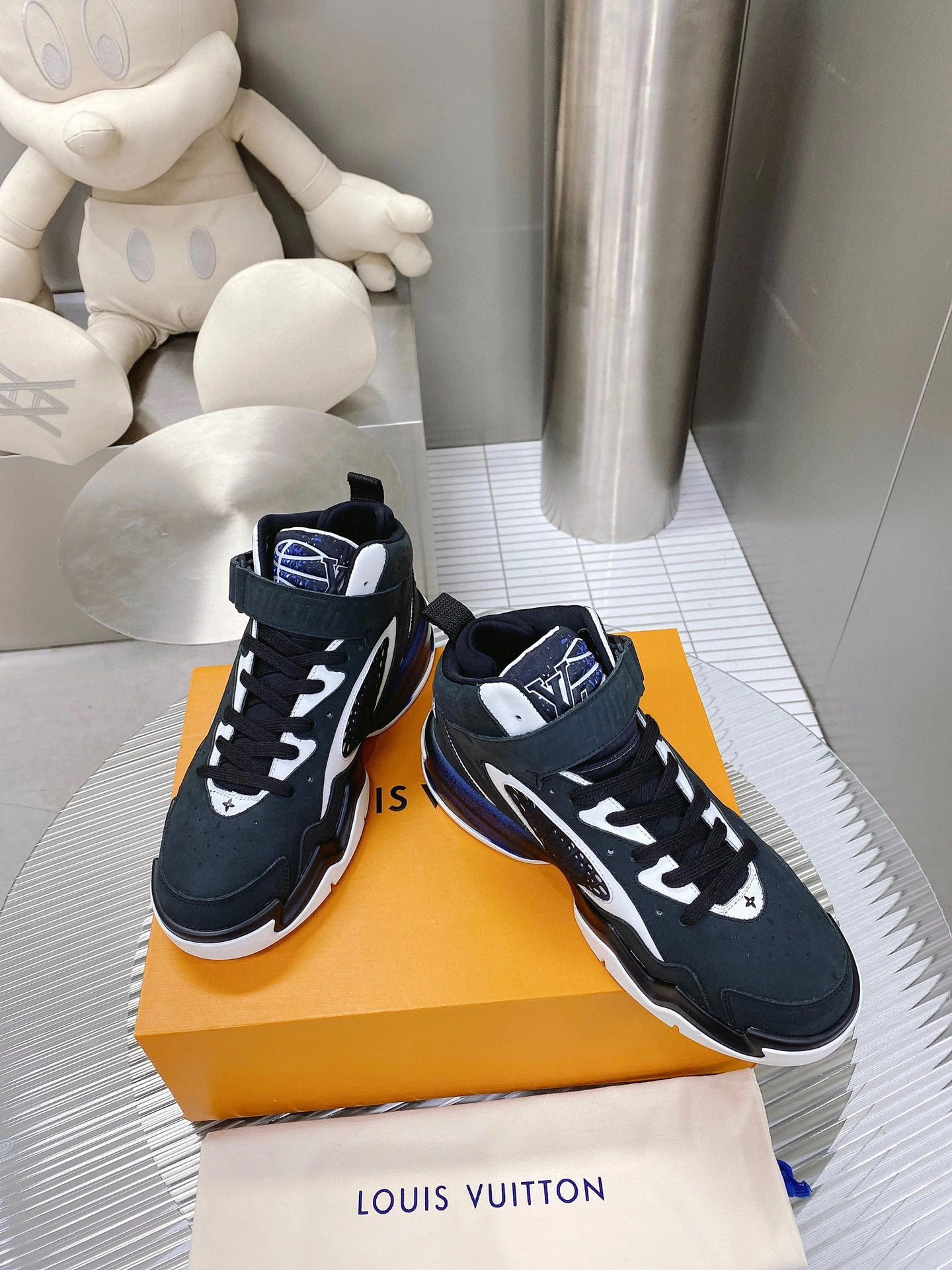 OOBB- Trainer 2 item:B-X198J2126