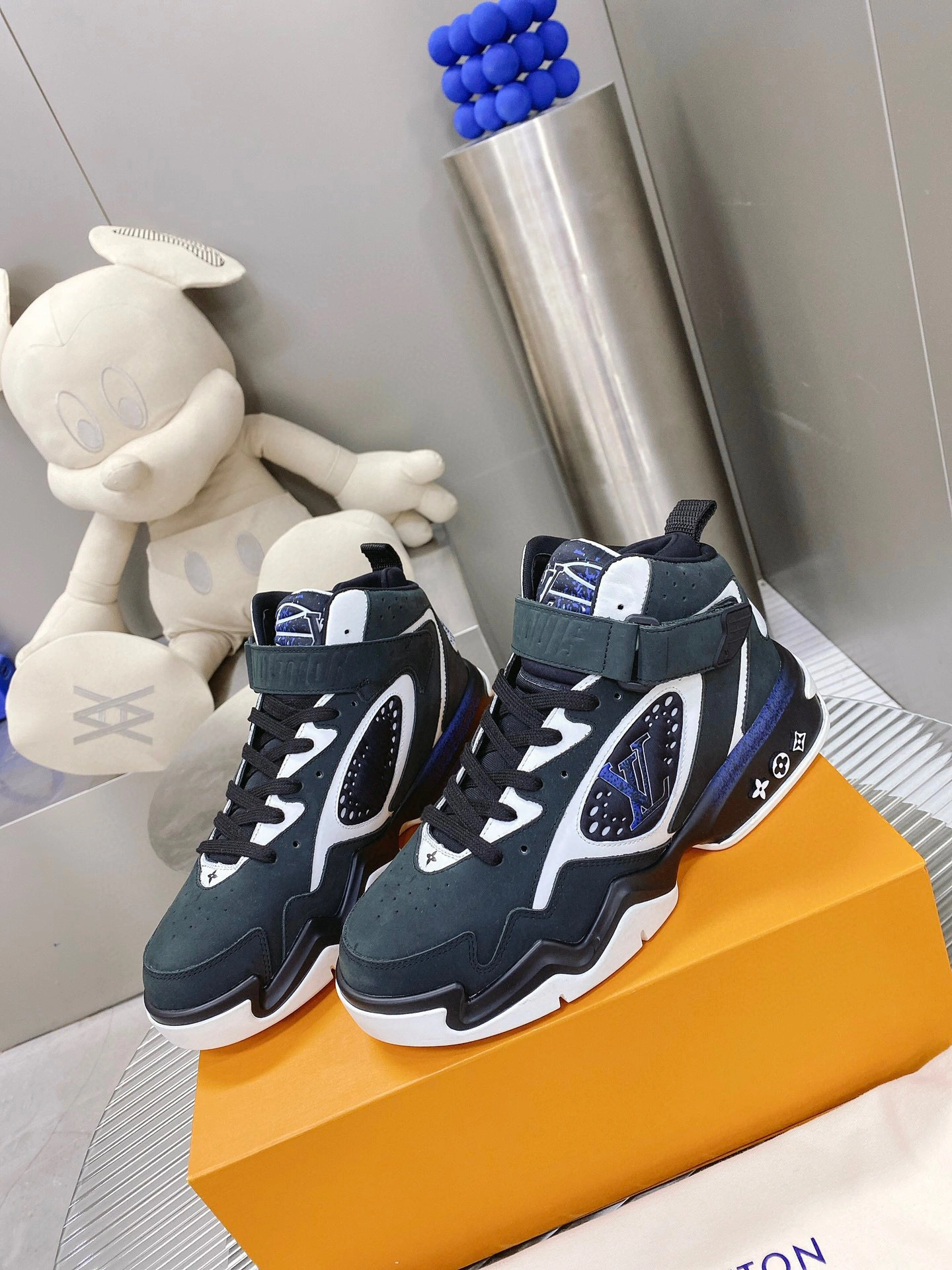 OOBB- Trainer 2 item:B-X198J2126