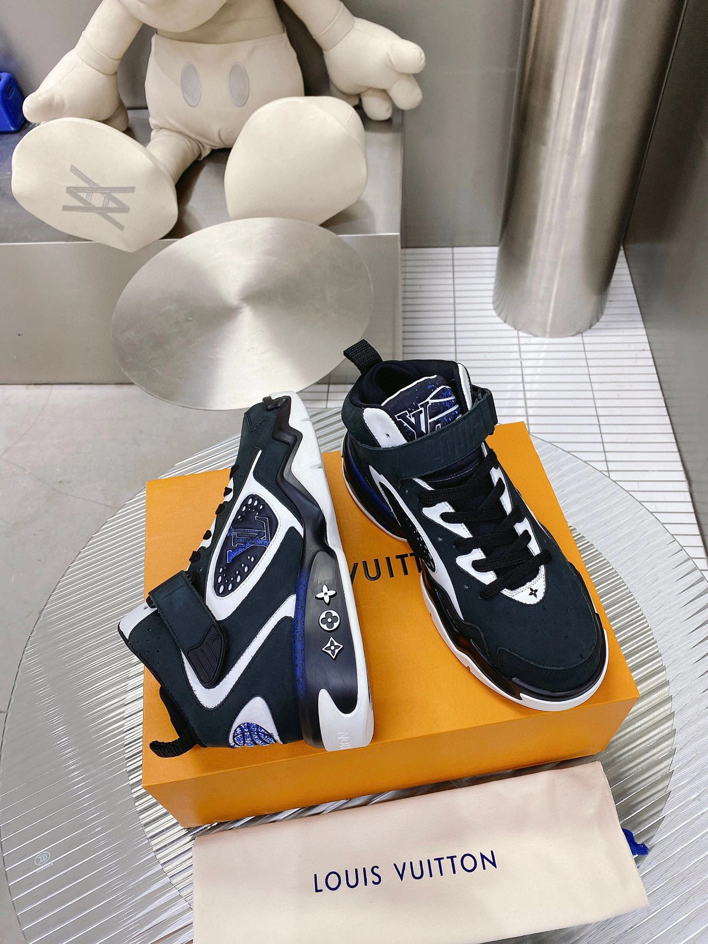 OOBB- Trainer 2 item:B-X198J2126