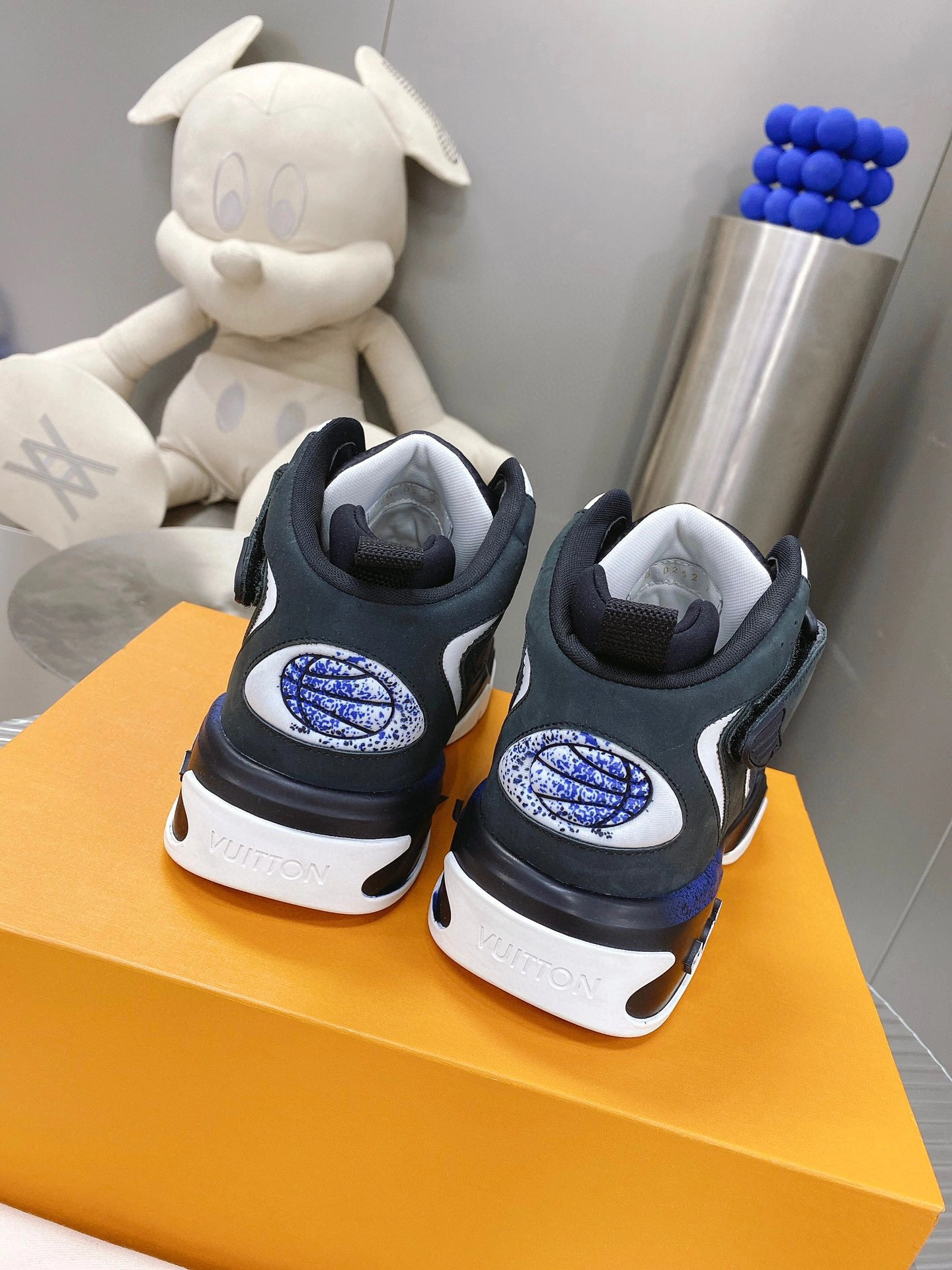 OOBB- Trainer 2 item:B-X198J2126