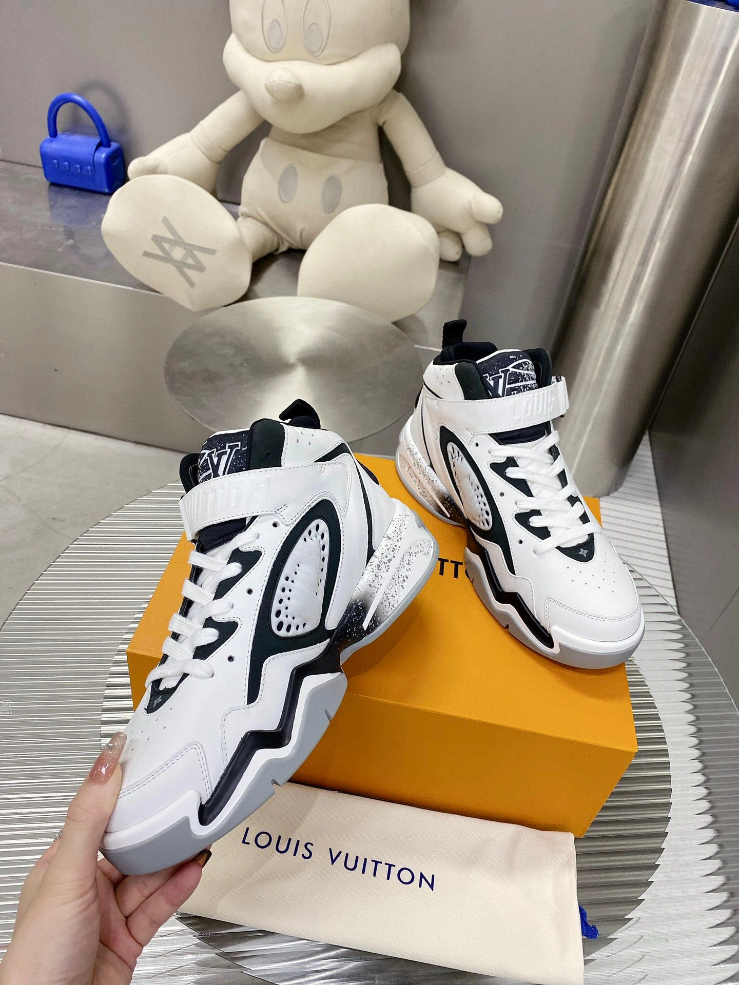 OOBB- Trainer 2 item:B-X198J2127