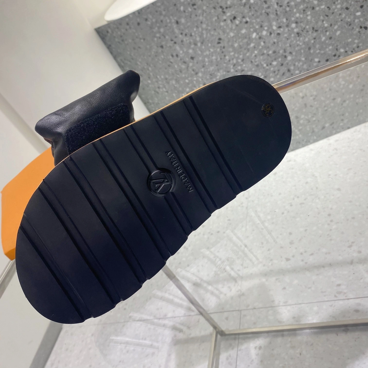 OOBB— 1AAEBW Mono*gram item:C-X000C0450