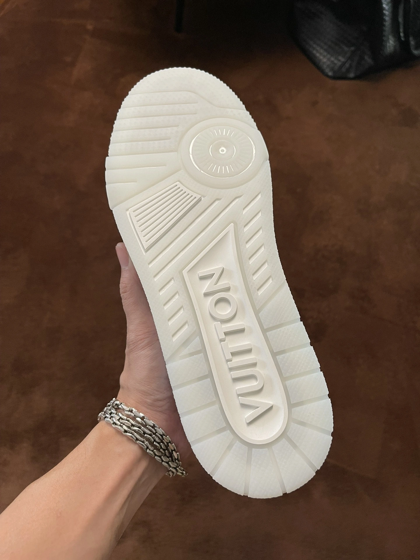 &OOBB— 2022TRAINER item:C-X158B1611