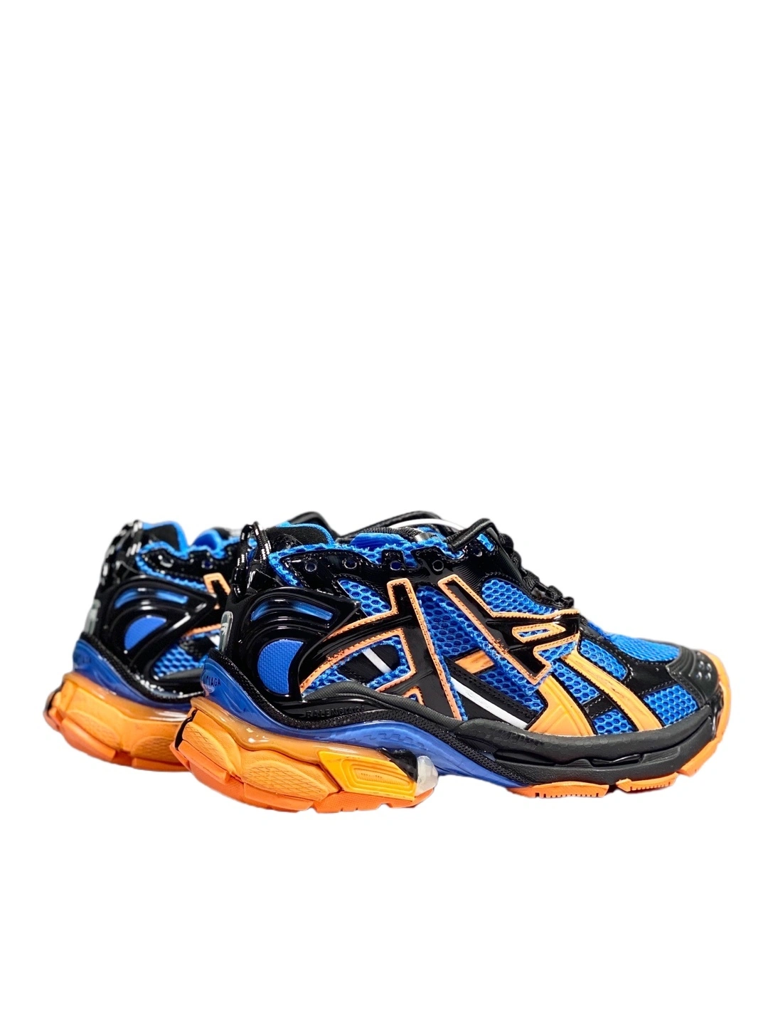 OOBB— 568615W2GN35164 -Runner Demna item:C-X000C0438