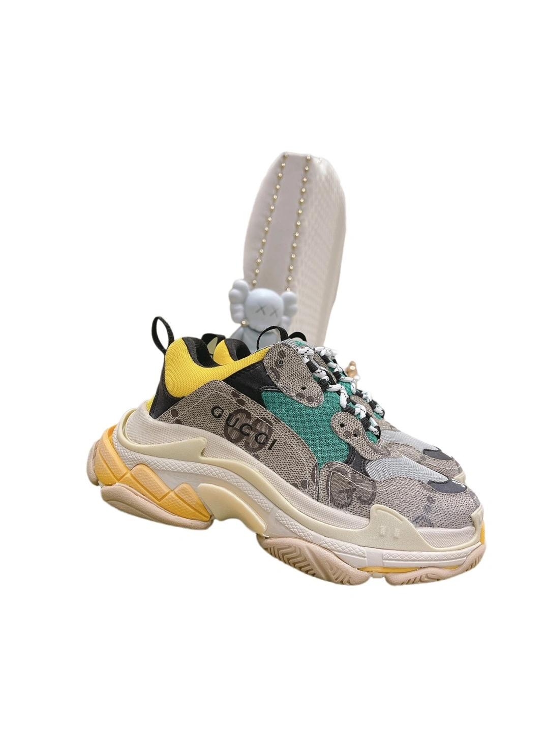 &OOBB— 681067 UMO20 9766 Triple S item:C-X158B2112