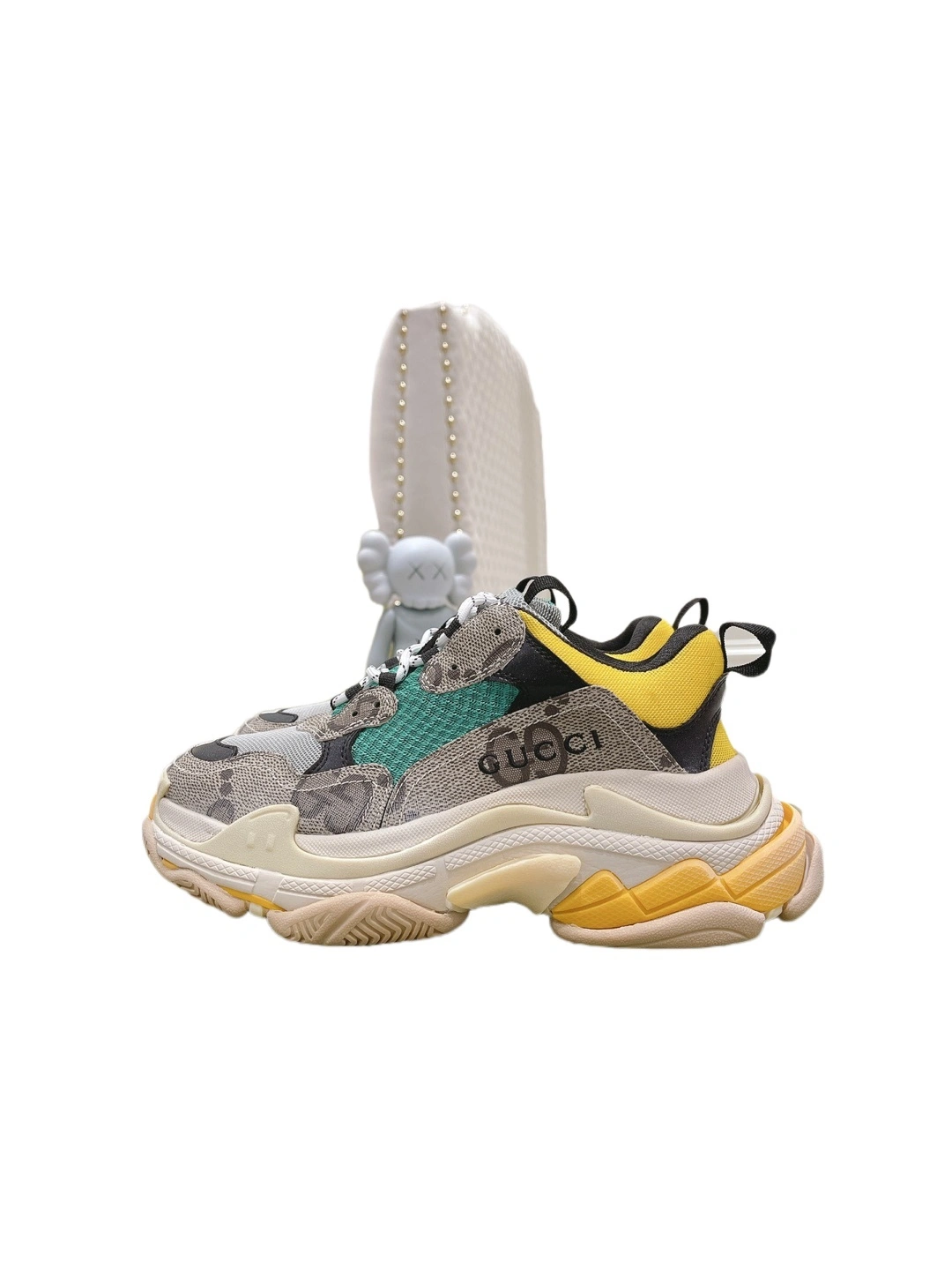 &OOBB— 681067 UMO20 9766 Triple S item:C-X158B2112