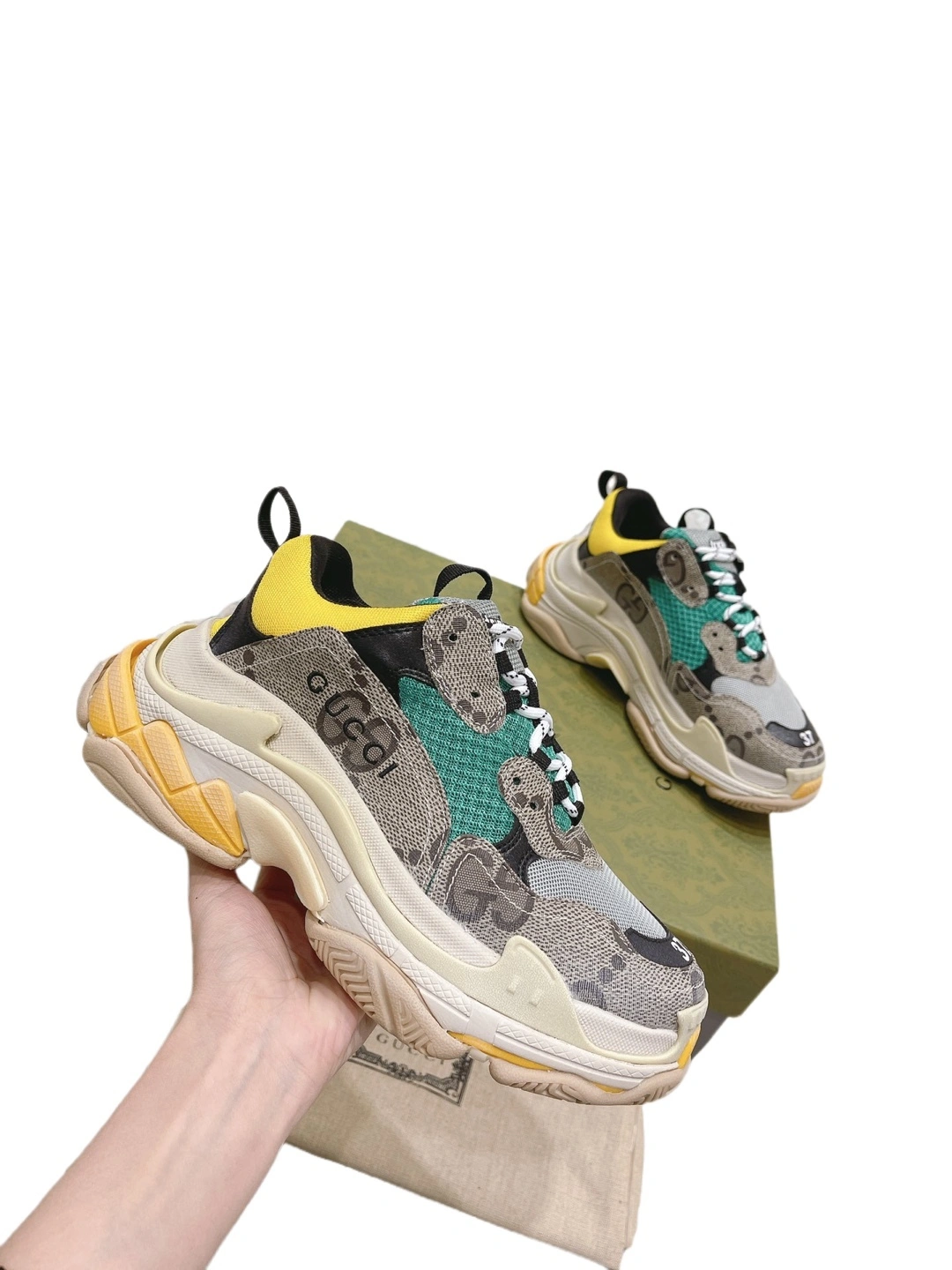 &OOBB— 681067 UMO20 9766 Triple S item:C-X158B2112