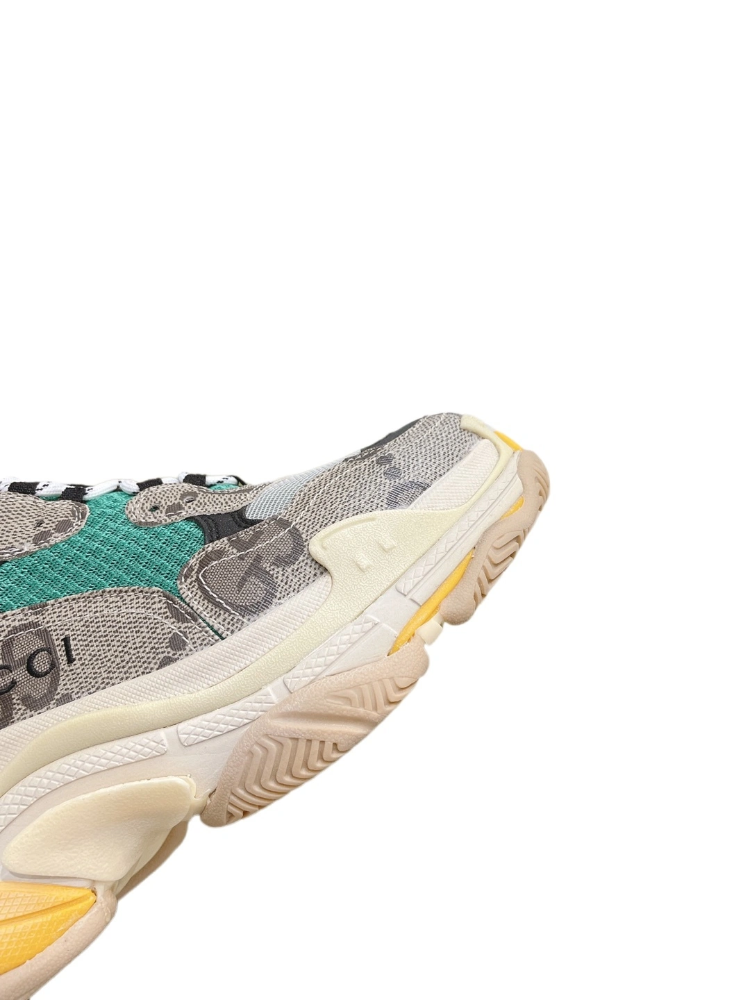 &OOBB— 681067 UMO20 9766 Triple S item:C-X158B2112