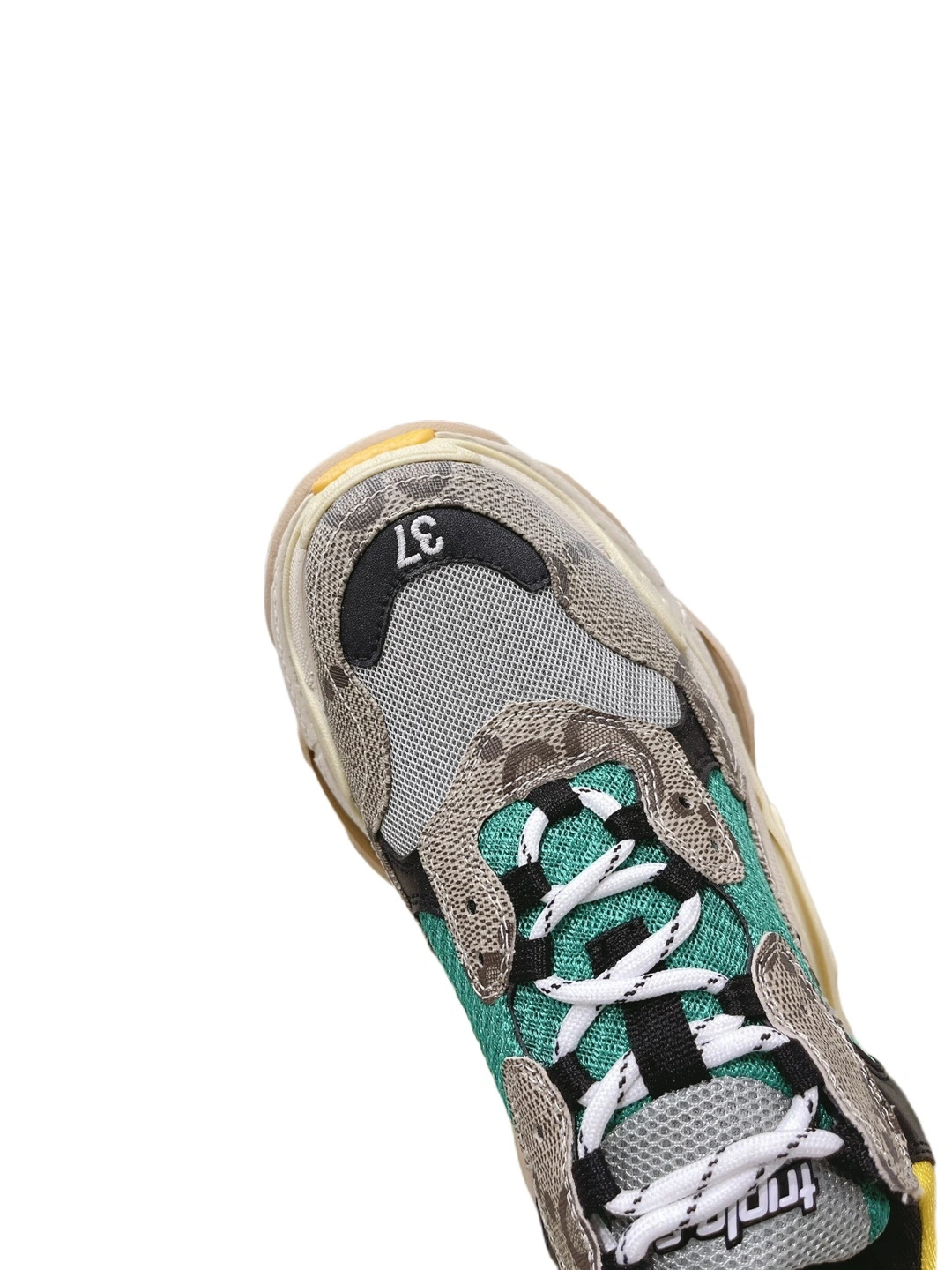 &OOBB— 681067 UMO20 9766 Triple S item:C-X158B2112
