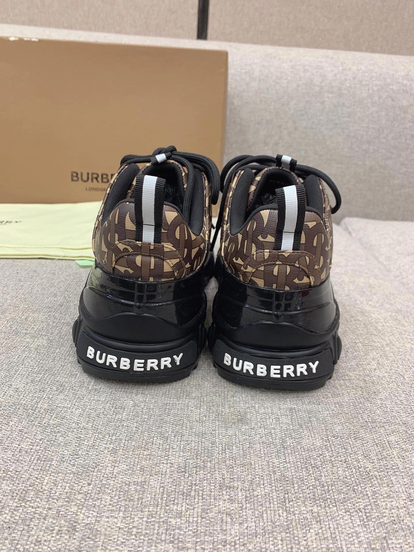 OOBB-80217781 Arthur item:B-X000H1333H