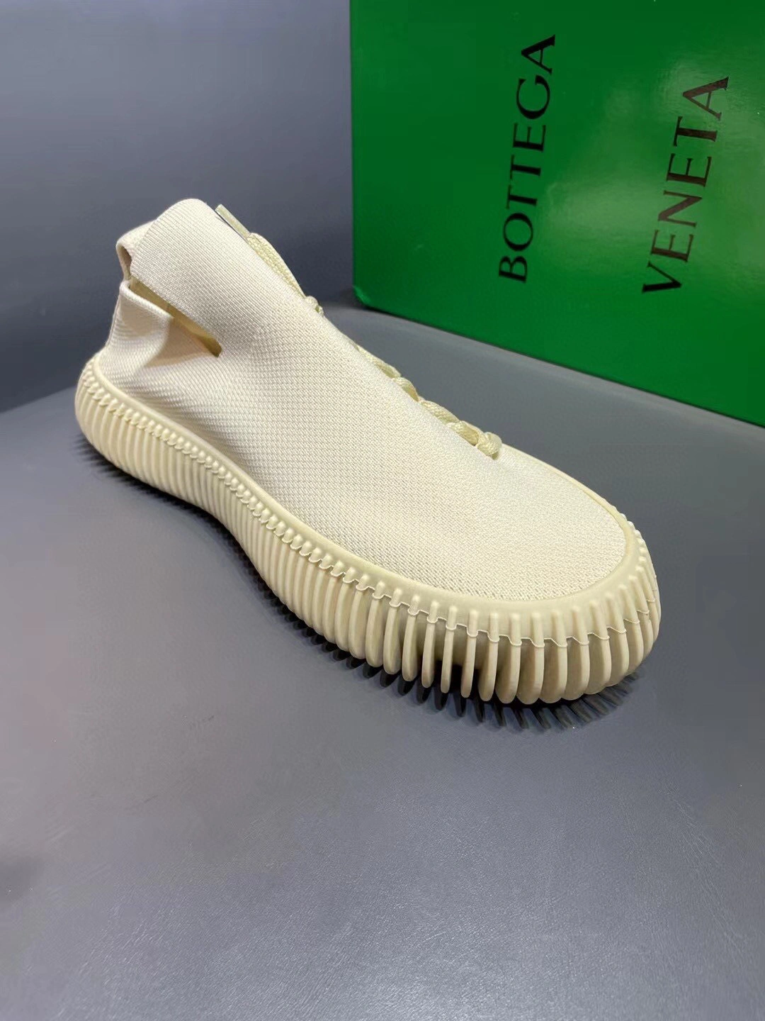 OOBB-Bottega Veneta 690112V1T102624 item：B-X301E0230C