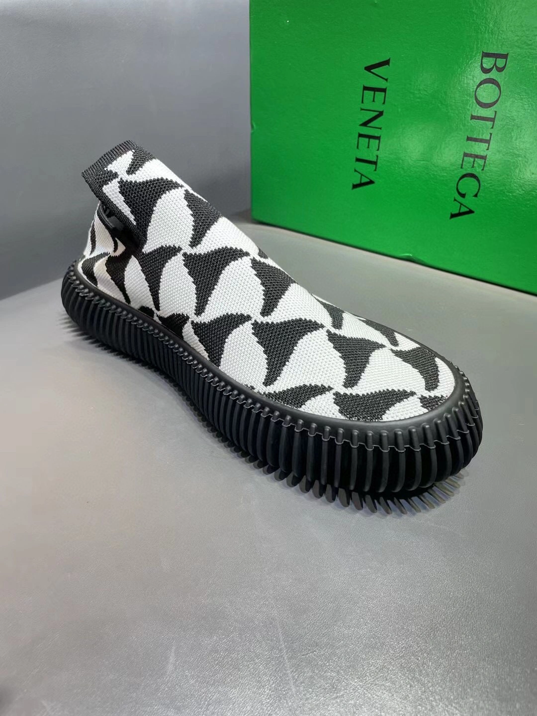 OOBB-Bottega Veneta 690123V1NW01486 item：B-X301E0229C