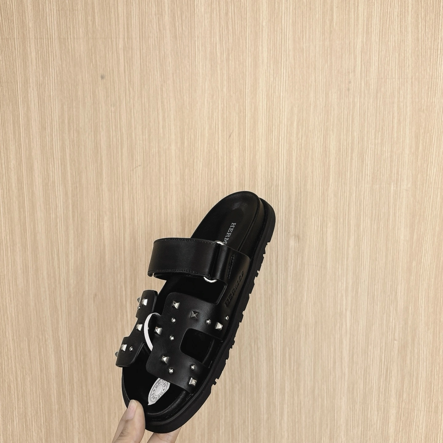 OOBB-H5r75s H251017Z 02 item：E-X555J3889