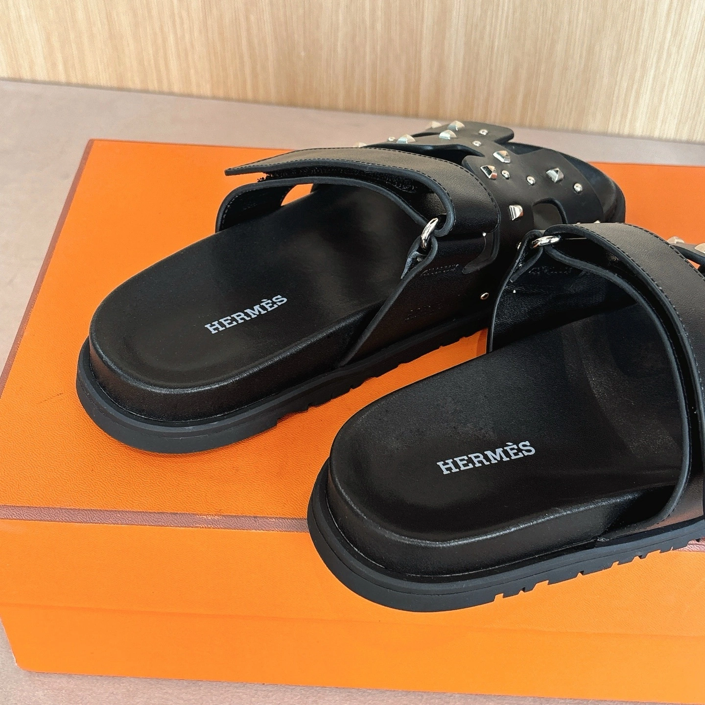 OOBB-H5r75s H251017Z 02 item：E-X555J3889