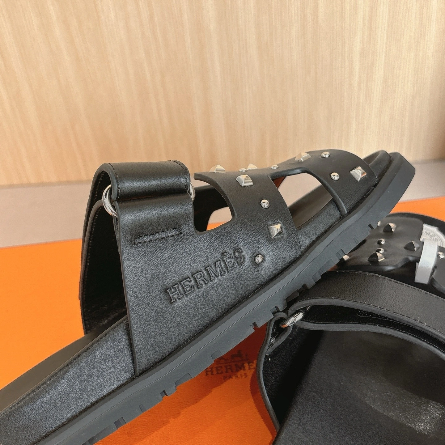 OOBB-H5r75s H251017Z 02 item：E-X555J3889