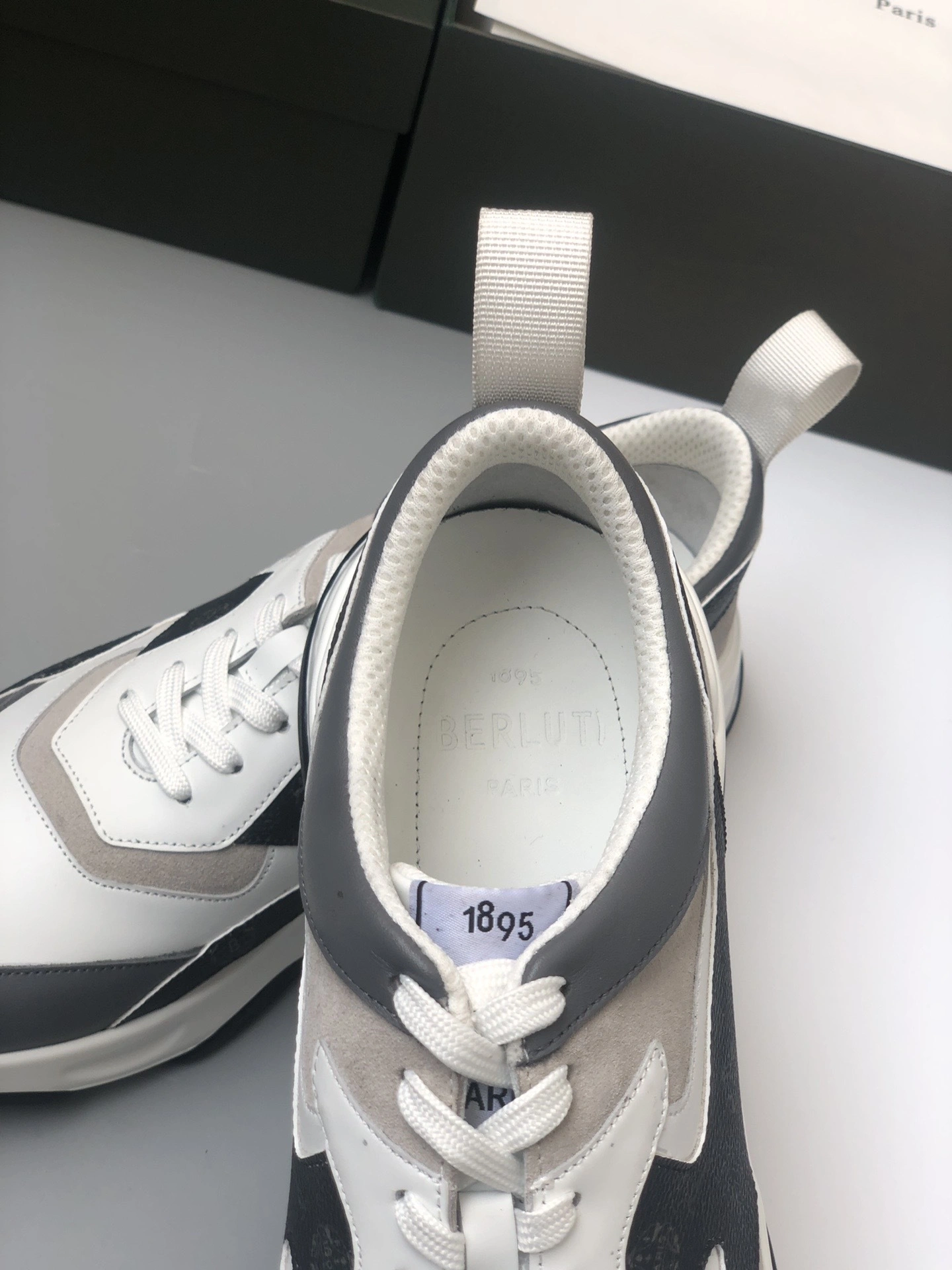 OOBB-item:B-X185E2709