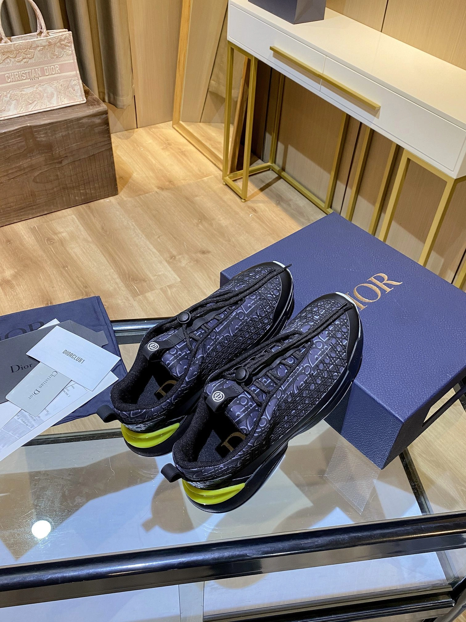 OOBB— item:C-X158B1612