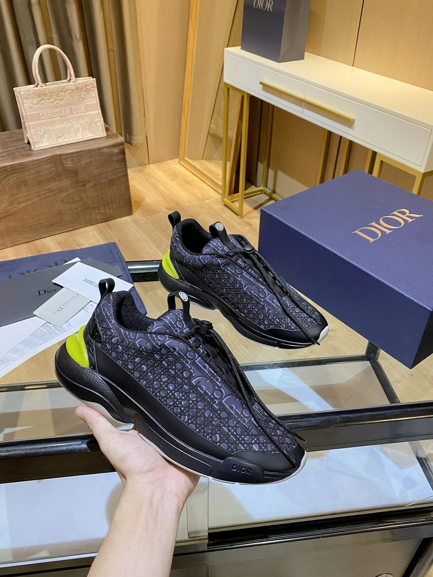 OOBB— item:C-X158B1612
