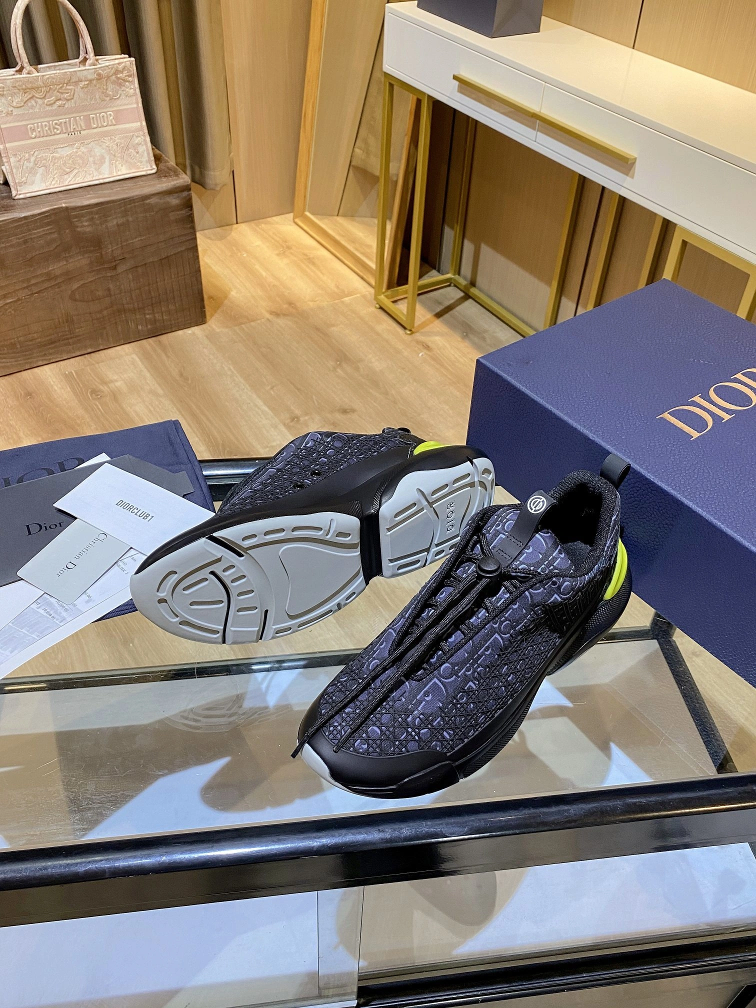 OOBB— item:C-X158B1612