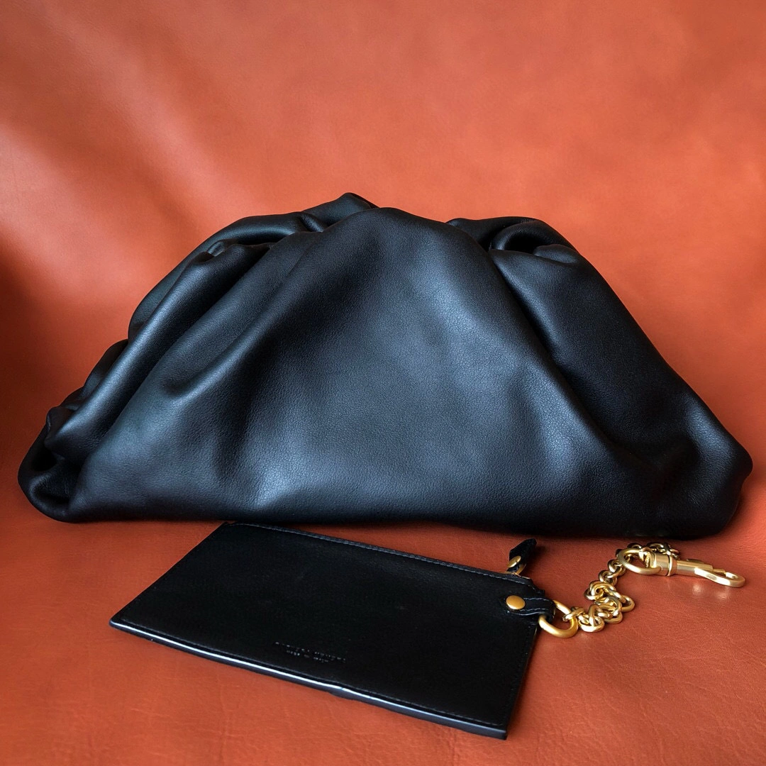 POUCH buttermilk skin 576227VBIU51229, counters quality item: 086I134B1280I1458